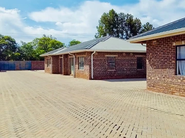 2 Bedroom Flat & Apartment