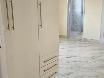 2 Bedroom Flat & Apartment