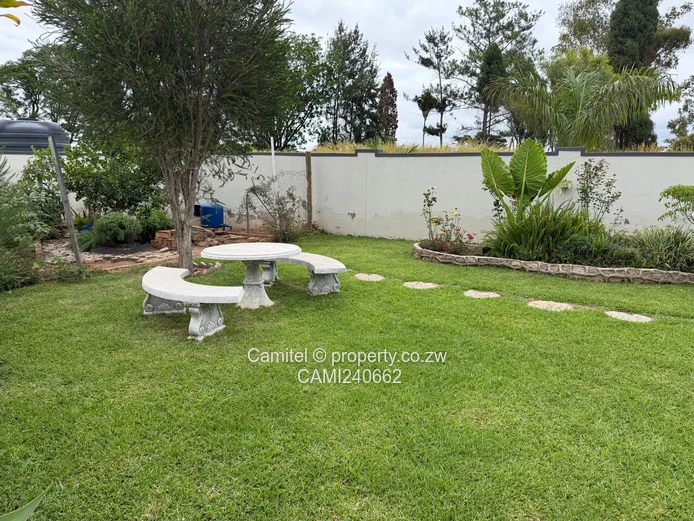 2 bed cluster in Arlington with borehole ,back up solar system 