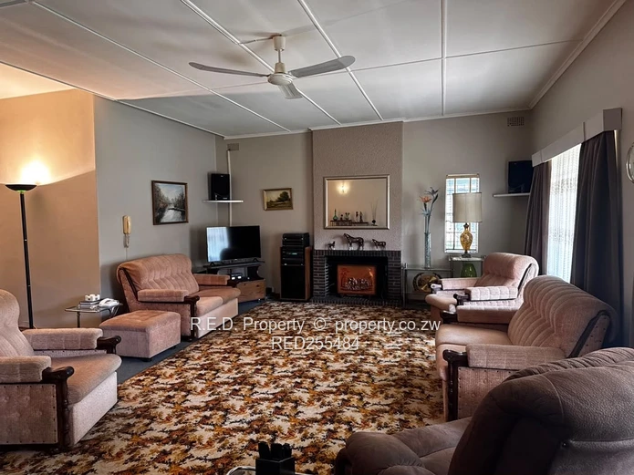 Well-Maintained Hillside Home!