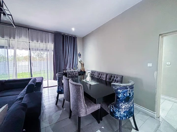 3 Bedroom Flat & Apartment