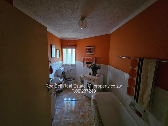 Free standing 3-bedroom townhouse in well-established complex