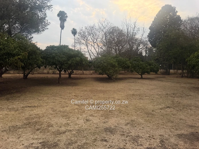 10,000 m² Greendale, Harare East — Subdivide; Tarred Road & Sewer, Cottage