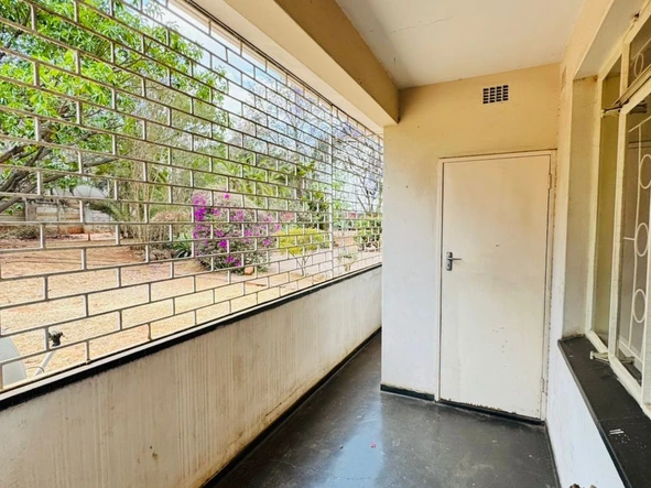 2 Bedroom Flat & Apartment