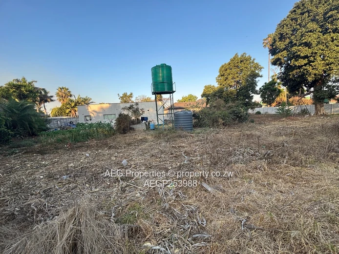 Mount Pleasant 3-Bed Home — Large Yard & Borehole