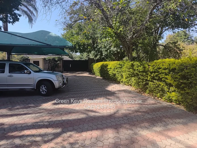 Mount Pleasant 4-Bed with Pool, Borehole Tanks & Gardeneds 