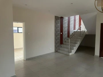 4 Bedroom Flat & Apartment