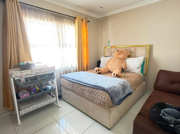 2 Bedroom Flat & Apartment