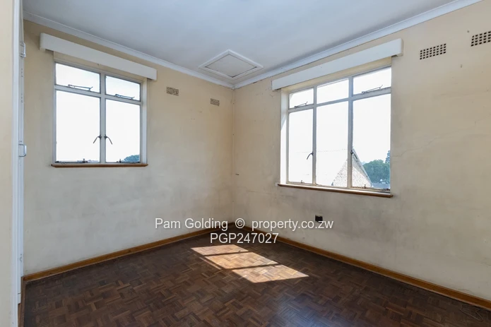 Well maintained 2 bedroom flat (Sole Mandate)