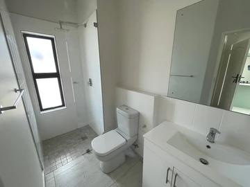 2 Bedroom Flat & Apartment