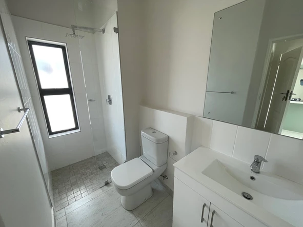 2 Bedroom Flat & Apartment