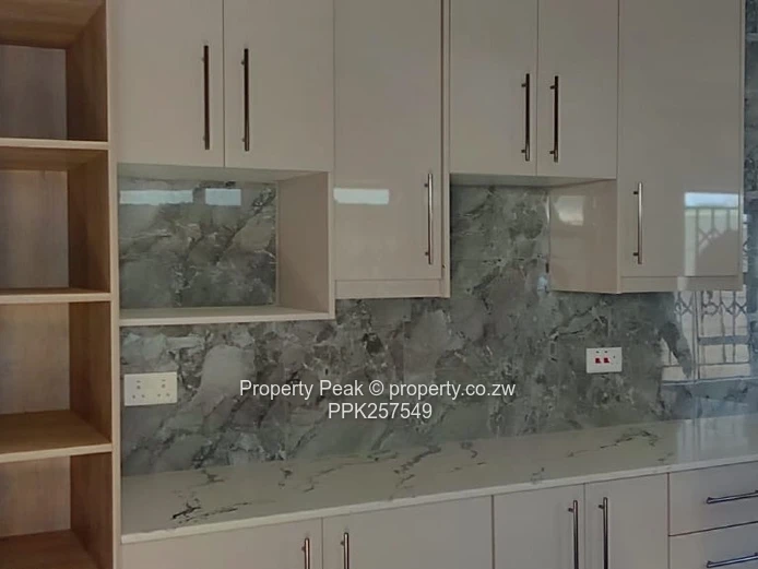 Spacious 4-Bed Fidelity Home – Borehole & Modern Finishes