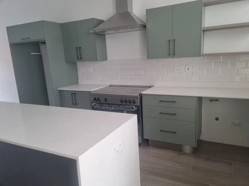 2 Bedroom Flat & Apartment