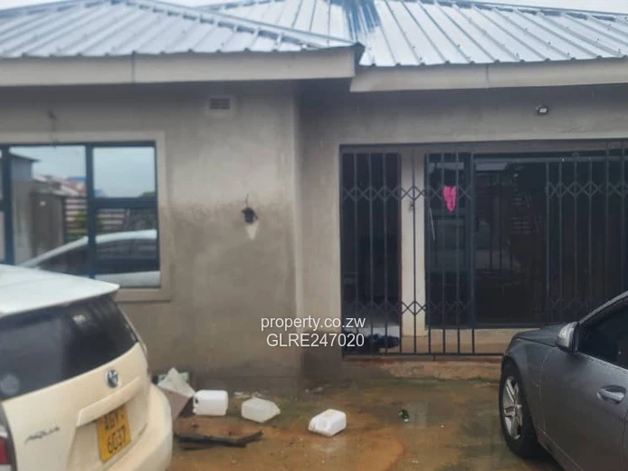 Gated 4-Bed Home in Glen Norah with Borehole