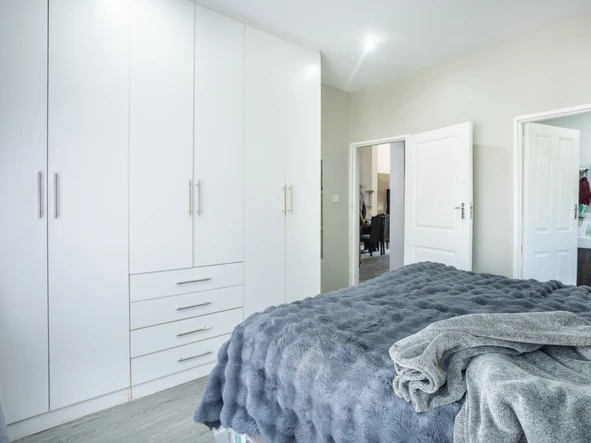 3 Bedroom Flat & Apartment