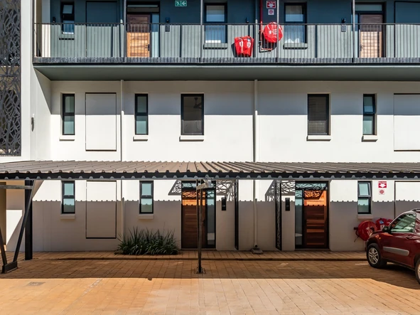 3 Bedroom Flat & Apartment