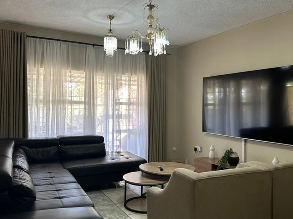 2 Bedroom Flat & Apartment