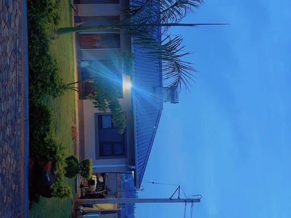 6 Bedroom House