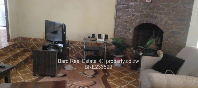 Bloomingdale 3-bed House with Garage & Water Tank