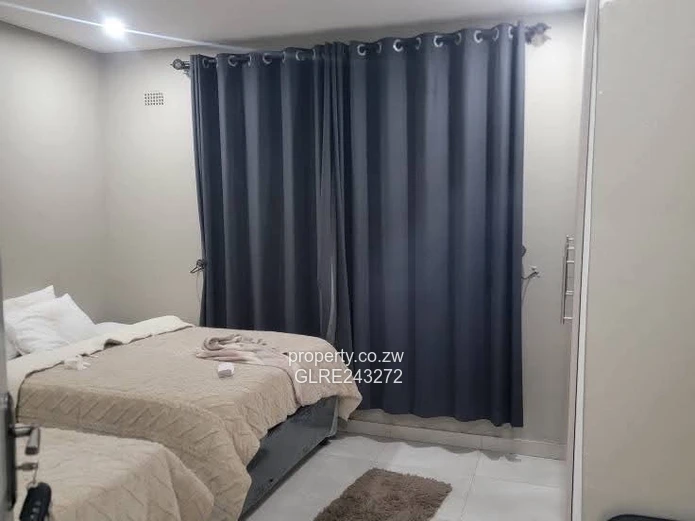 Ushewokunze: Secure Walled 3-Bed — Modern Kitchen & Borehole