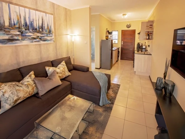 2 Bedroom Flat & Apartment