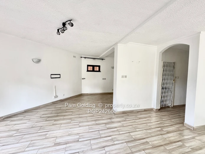 Charming  3 Bedroom Apartment - Newlands