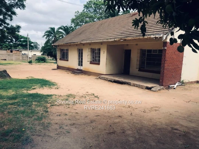 Spacious 4-Bed Home on 4065m² in Hatfield — Borehole