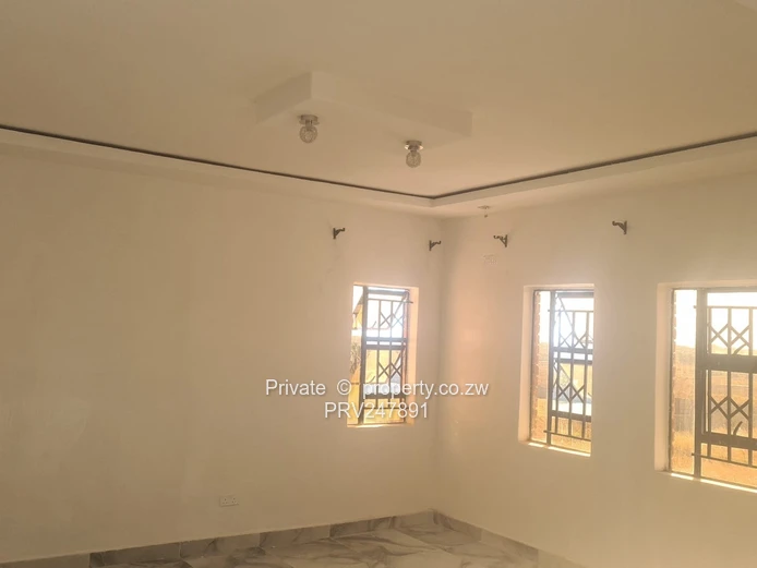 3-Bed Flat in Zimre Park – Borehole & Built-ins