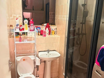 2 Bedroom Flat & Apartment