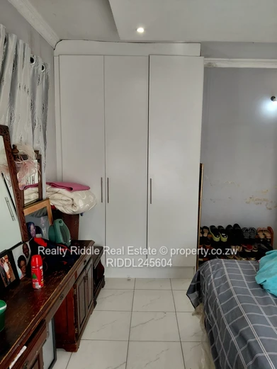 For sale 5 beds ridgeview Belvedere close to zesa training centre 