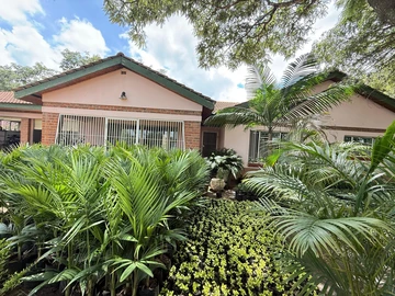 Spacious 5-Bedroom Norton House for Rent