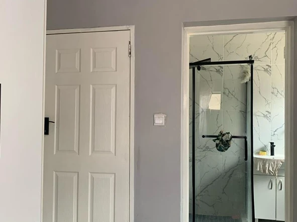 4 Bedroom Flat & Apartment