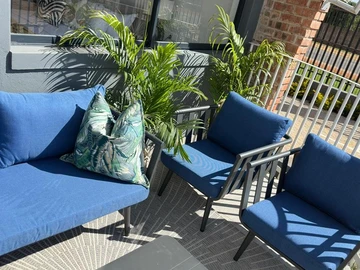 2 Bedroom Flat & Apartment
