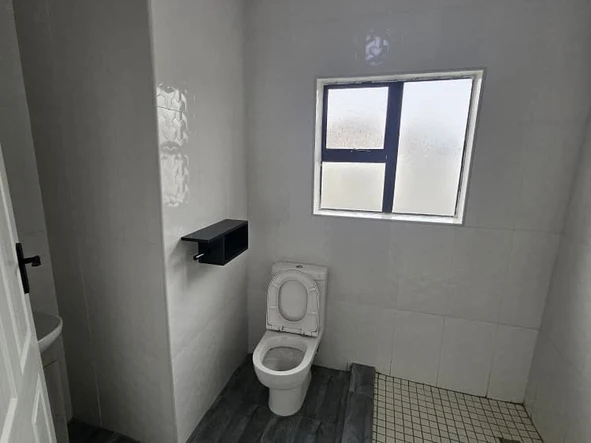 3 Bedroom Flat & Apartment