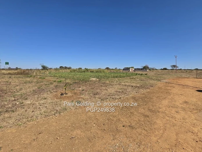 Kensington 4.5-Acre Walled Farm with Elevated Water Tank (Sole Mandate)