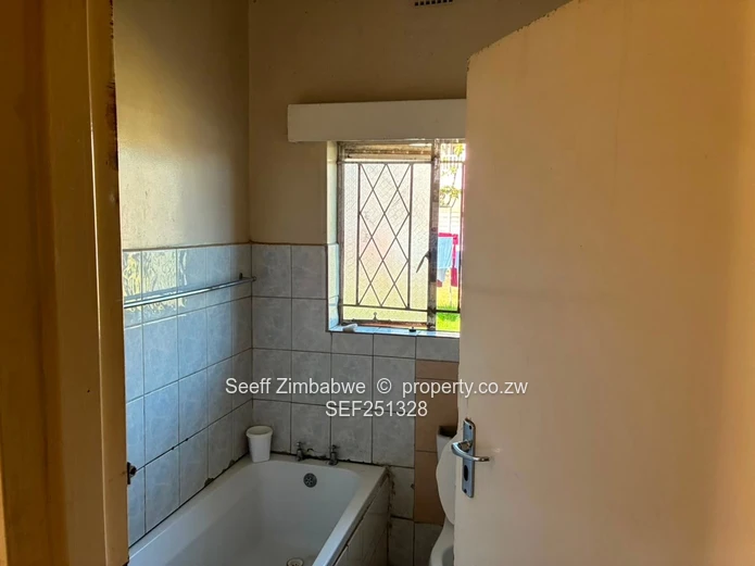 Mainway Meadows, Harare South | 3-Bedroom Propera