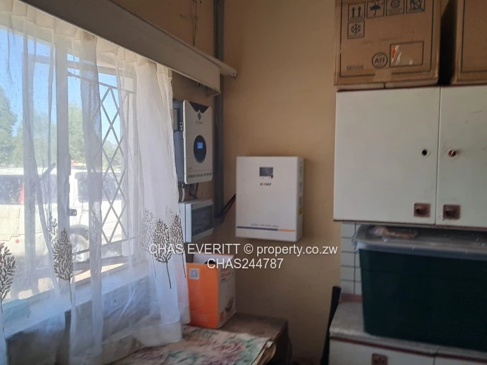 Friendly 4-Bed Hatfield House with Staff Quarters