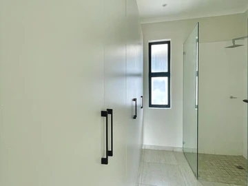 2 Bedroom Flat & Apartment