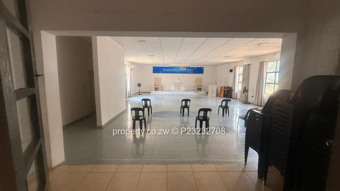 Newlands Office: 780m² with 10 Big Offices + a Conference Space on 6,100m² — Paved Drive & Borehole