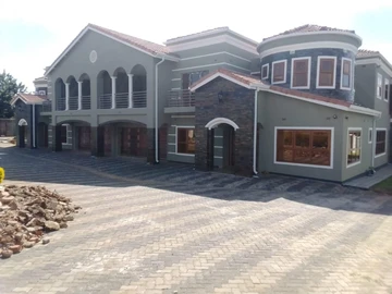 8 Bedroom Townhouse Complex