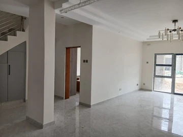 4 Bedroom Flat & Apartment