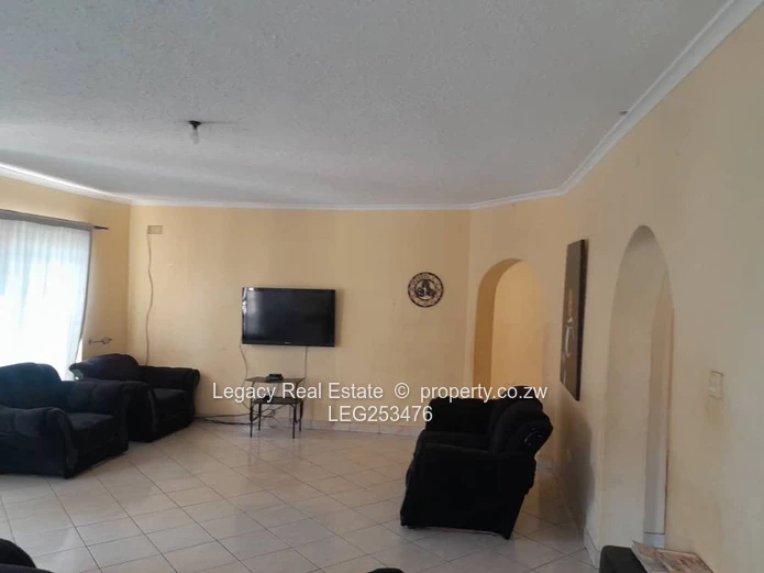 Zimre Park 5-Bed Home with Borehole, Garage & Driveway (Sole Mandate)