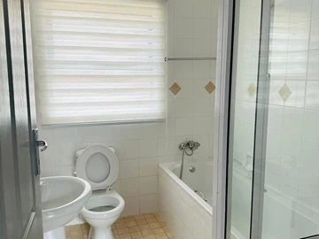3 Bedroom Flat & Apartment
