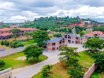 4 Bedroom Flat & Apartment