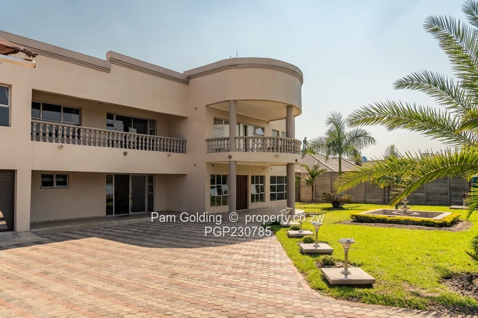 Luxury living home (Sole Mandate)