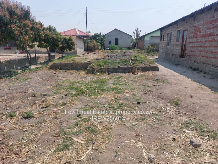 Chitungwiza Unit L extension Vacant Stand  (Sole Mandate)