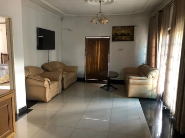 6 Bedroom House