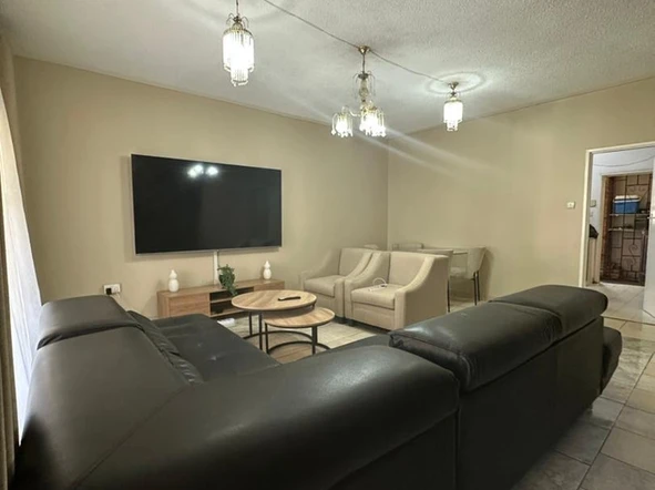 2 Bedroom Flat & Apartment