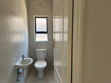3 Bedroom Flat & Apartment
