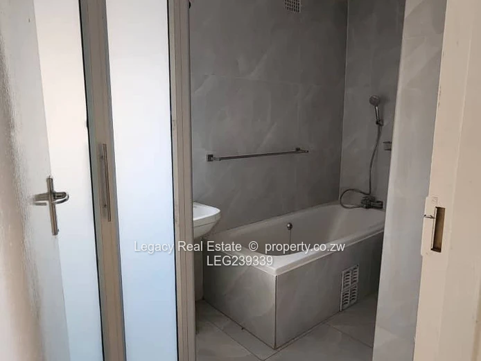 Westgate house to let | borehole & backup solar